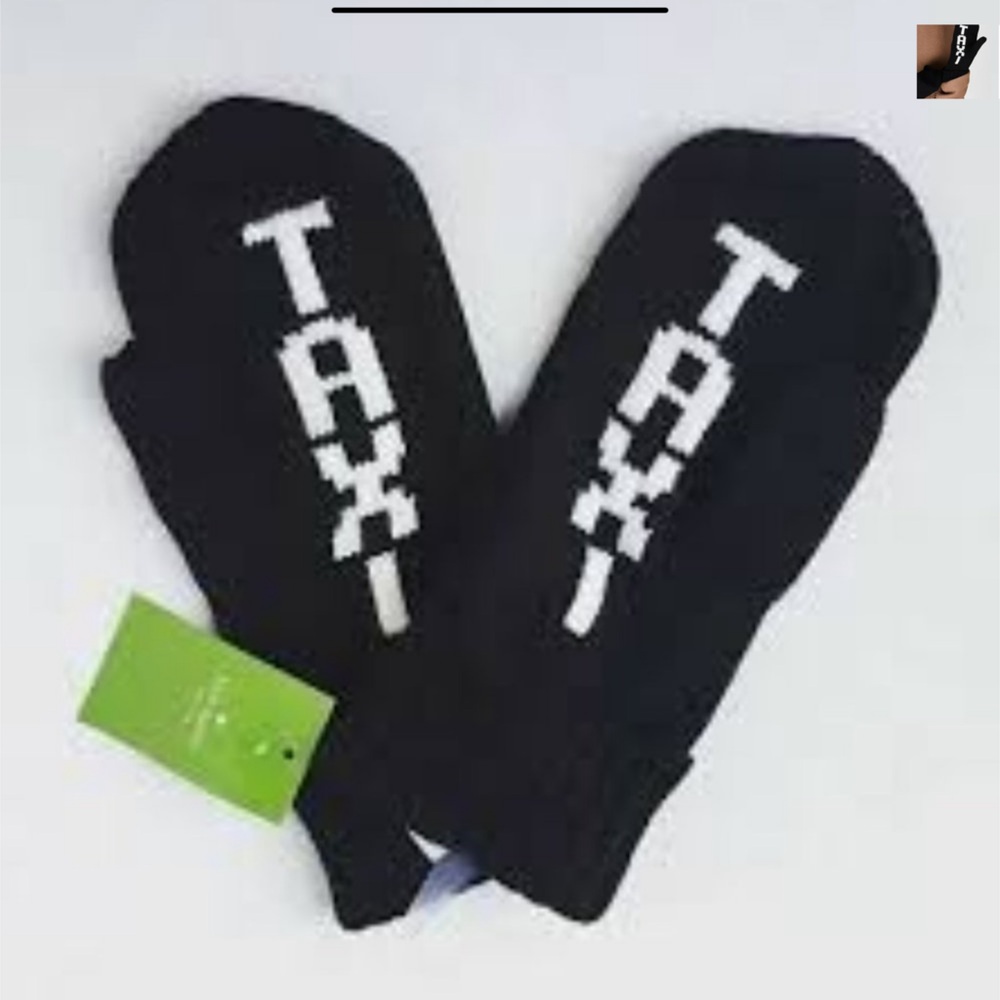 Kate Spade Black and White Taxi Mittens